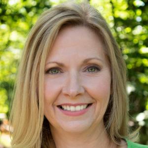 Holly Weinstock headshot